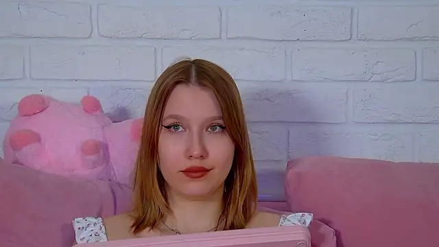 LiliLinn online show from May 2026 02:45:01 PM