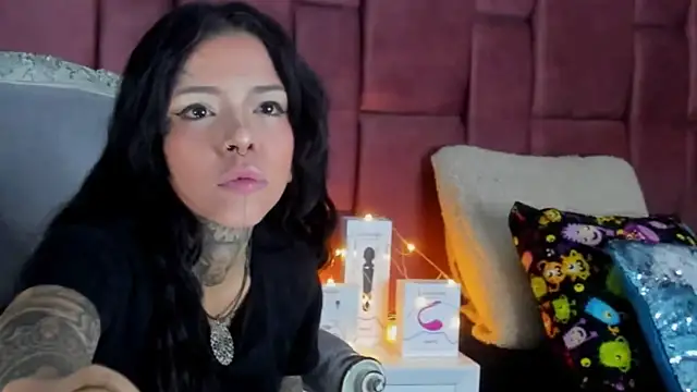 Snapshot of NinaInk chatting on January 2025 11:56:02 AM NinaInk online show from January 2025 11:56:02 AM