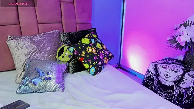 Snapshot of NinaInk chatting on February 2025 12:37:02 PM NinaInk online show from February 2025 12:37:02 PM