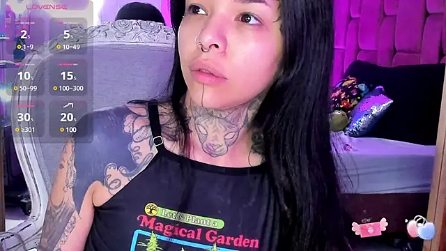 Snapshot of NinaInk chatting on March 2025 10:59:02 AM NinaInk online show from March 2025 10:59:02 AM