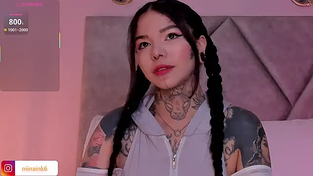 Snapshot of NinaInk chatting on October 2025 03:00:02 PM NinaInk online show from October 2025 03:00:02 PM