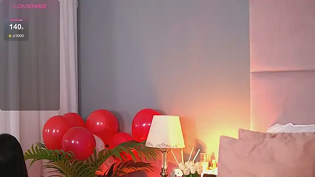 Snapshot of AlmaLuv chatting on February 2025 04:40:01 AM AlmaLuv online show from February 2025 04:40:01 AM