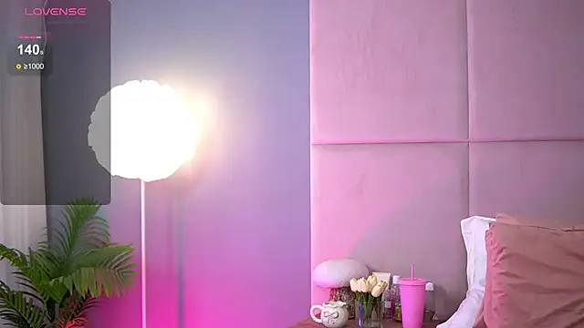 Snapshot of AlmaLuv chatting on September 2025 03:06:02 AM AlmaLuv online show from September 2025 03:06:02 AM