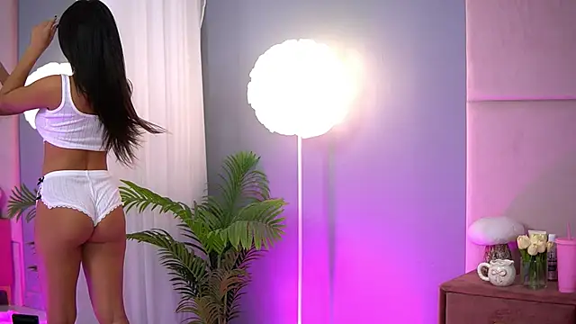 Snapshot of AlmaLuv chatting on September 2025 03:50:01 AM AlmaLuv online show from September 2025 03:50:01 AM