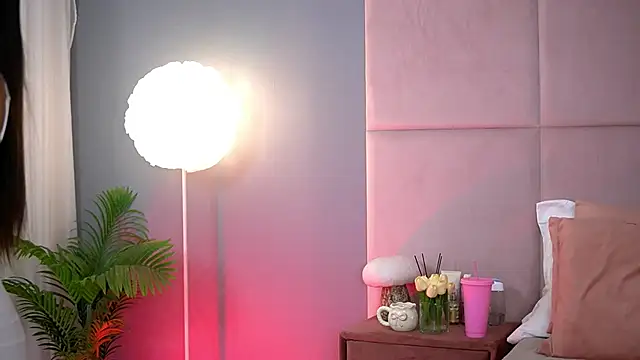 Snapshot of AlmaLuv chatting on September 2025 03:40:02 AM AlmaLuv online show from September 2025 03:40:02 AM