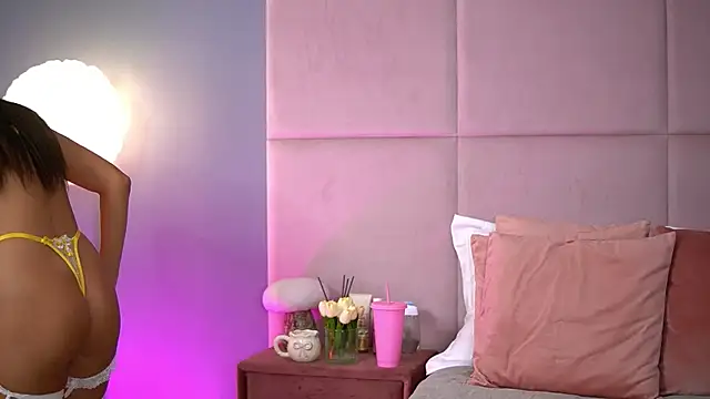 Snapshot of AlmaLuv chatting on September 2025 04:14:02 AM AlmaLuv online show from September 2025 04:14:02 AM