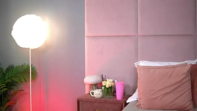 Snapshot of AlmaLuv chatting on October 2025 03:34:02 AM AlmaLuv online show from October 2025 03:34:02 AM