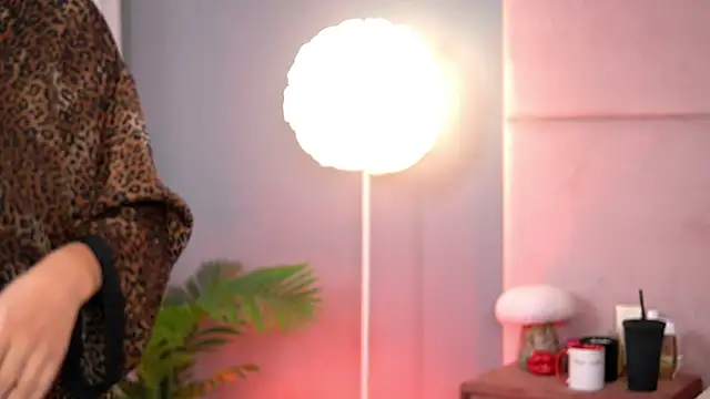 Snapshot of AlmaLuv chatting on January 2026 04:50:02 AM AlmaLuv online show from January 2026 04:50:02 AM