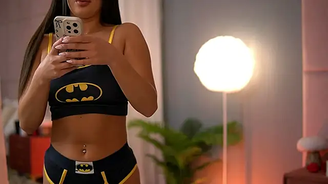 Snapshot of AlmaLuv chatting on February 2026 05:05:01 AM AlmaLuv online show from February 2026 05:05:01 AM