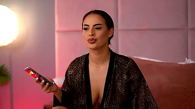 Snapshot of AlmaLuv chatting on February 2026 05:04:01 AM AlmaLuv online show from February 2026 05:04:01 AM