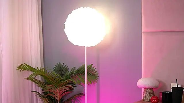 Snapshot of AlmaLuv chatting on February 2026 04:41:02 AM AlmaLuv online show from February 2026 04:41:02 AM