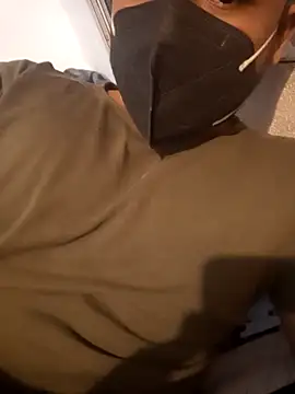 Snapshot of wildboy_simon chatting on December 2024 05:29:02 PM wildboy simon online show from December 2024 05:29:02 PM