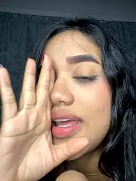 Snapshot of ElaEndez_ chatting on December 2025 01:33:01 AM ElaEndez online show from December 2025 01:33:01 AM