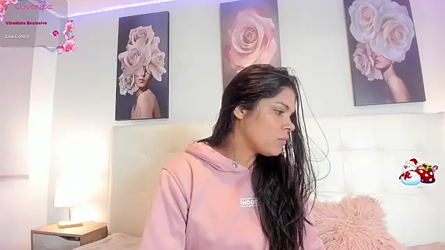 Snapshot of Sweetdreamses_ chatting on December 2024 12:44:02 PM Sweetdreamses online show from December 2024 12:44:02 PM