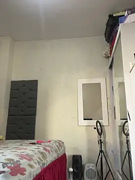 Indiazinhax online show from February 2026 08:45:02 PM