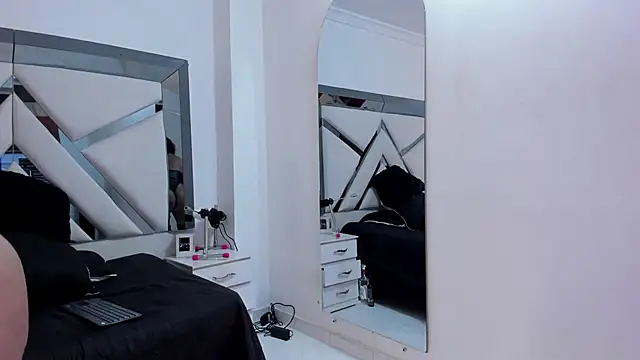 katherineFostel online show from February 2025 05:07:02 PM