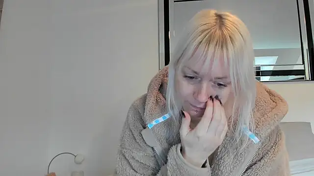 Snapshot of BetterThanYourEx69 chatting on January 2026 10:42:02 AM BetterThanYourEx69 online show from January 2026 10:42:02 AM