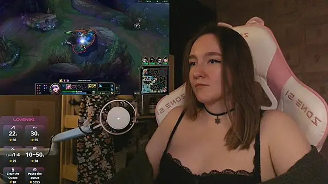 MoonlishSiren online show from May 2026 08:14:01 PM