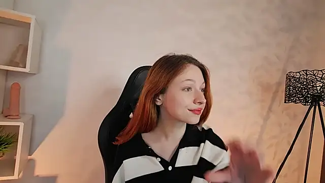 Snapshot of Only___Yours chatting on February 2026 11:21:02 PM Only Yours online show from February 2026 11:21:02 PM