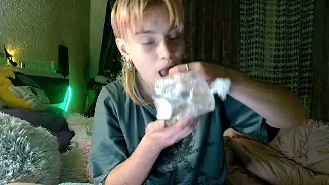 Sophie Bell online show from May 2026 06:28:02 PM