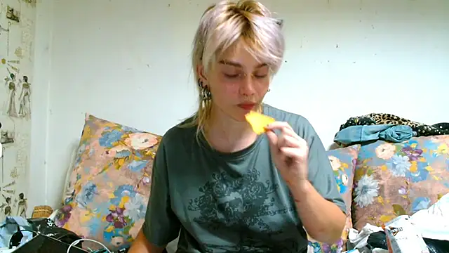 Sophie Bell online show from July 2026 08:38:02 PM