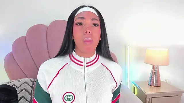 Nicole Paradise online show from December 2025 12:53:02 PM