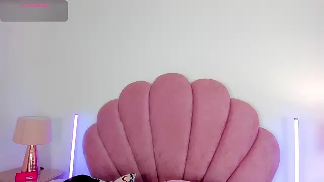Nicole Paradise online show from April 2026 02:54:01 PM