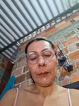 Mia-funny20 online show from May 2026 04:45:02 PM