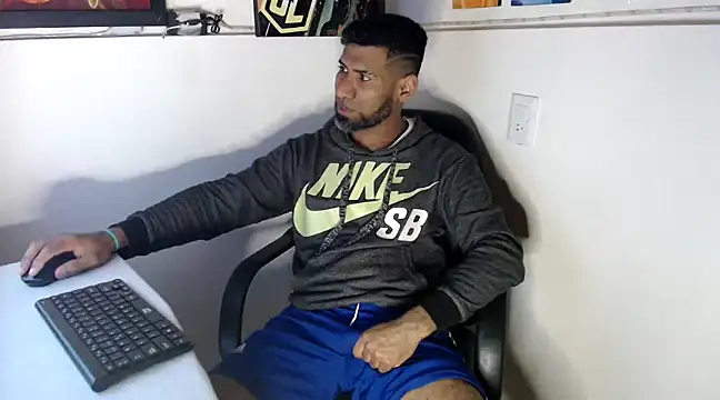 Snapshot of Enriblack92 chatting on December 2024 08:28:01 PM Enriblack92 online show from December 2024 08:28:01 PM