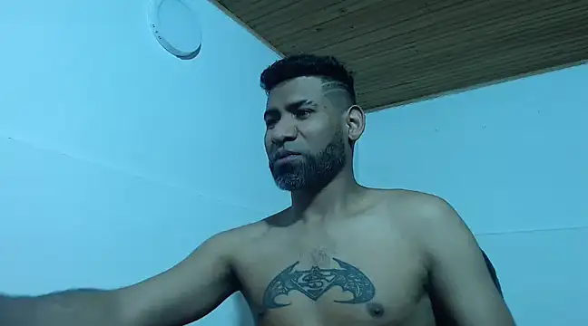 Snapshot of Enriblack92 chatting on December 2024 10:28:02 PM Enriblack92 online show from December 2024 10:28:02 PM