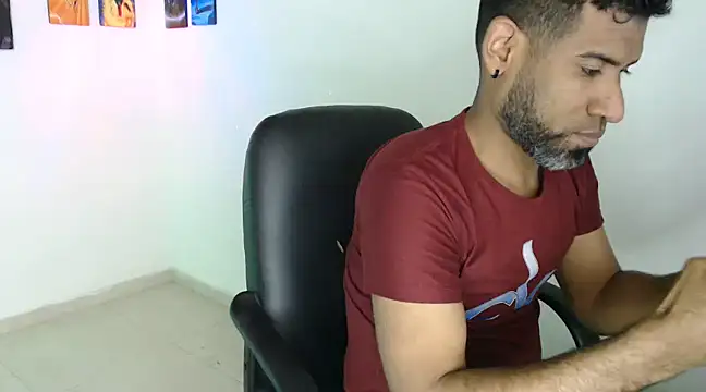 Snapshot of Enriblack92 chatting on December 2024 10:44:02 PM Enriblack92 online show from December 2024 10:44:02 PM