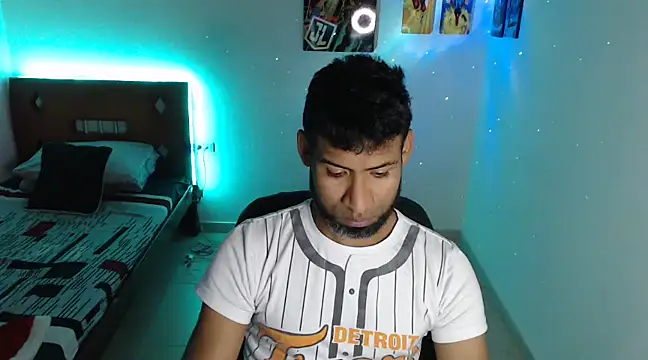 Snapshot of Enriblack92 chatting on December 2024 08:11:01 PM Enriblack92 online show from December 2024 08:11:01 PM