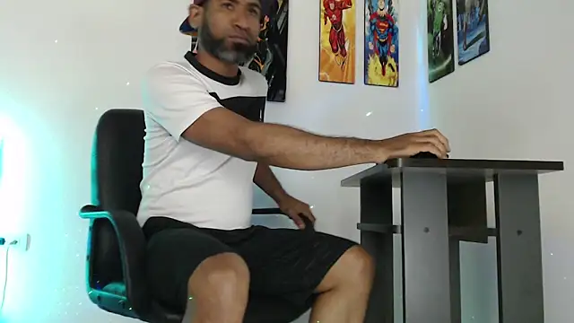 Snapshot of Enriblack92 chatting on December 2024 04:05:02 AM Enriblack92 online show from December 2024 04:05:02 AM