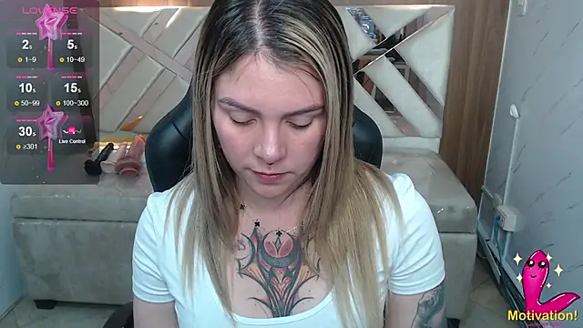 Snapshot of Paula_b_ chatting on July 2026 12:53:01 PM Paula b online show from July 2026 12:53:01 PM