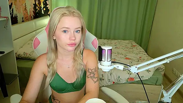 LexieLoree online show from September 2025 03:42:02 AM