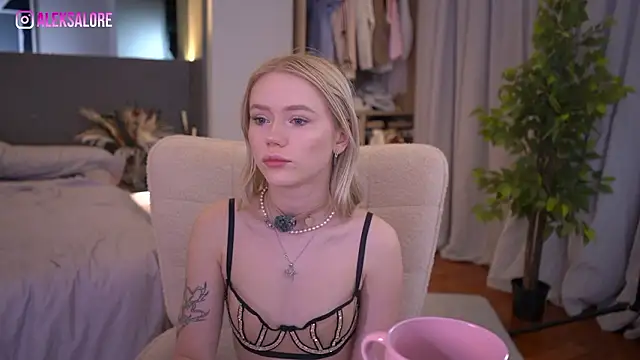 LexieLoree online show from March 2026 03:17:01 AM