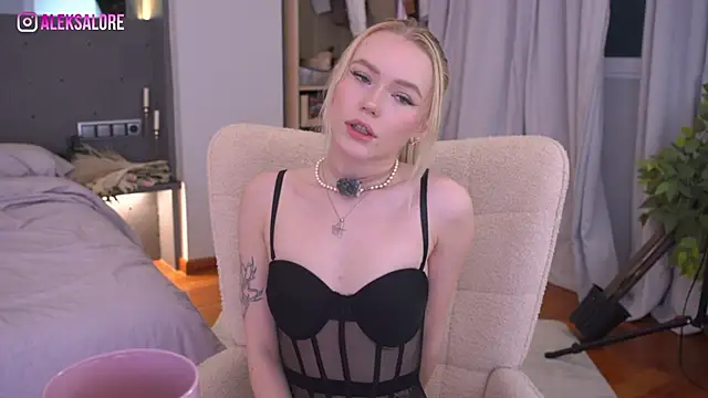 LexieLoree online show from May 2026 03:03:02 AM