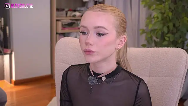 LexieLoree online show from June 2026 02:53:01 AM
