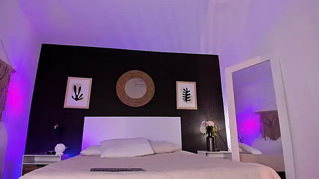 VioletPaket online show from October 2025 11:40:02 AM