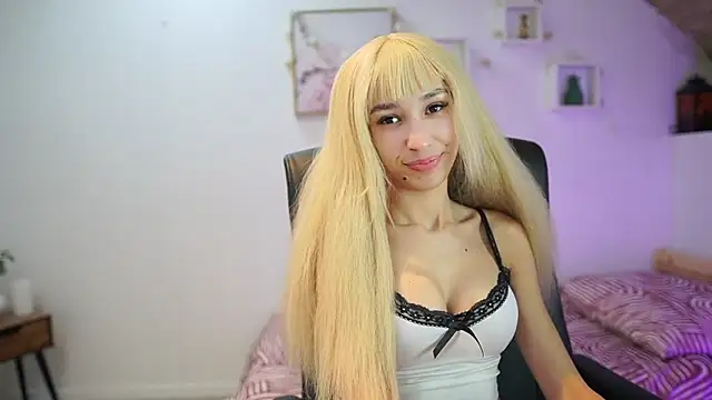 Amai  Liu online show from November 2025 07:13:01 PM