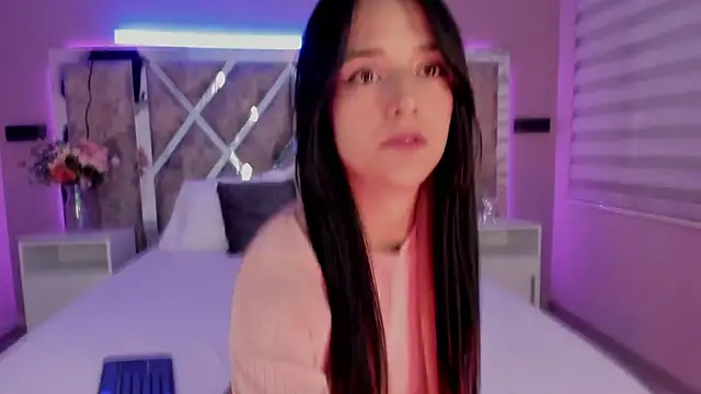 Snapshot of MadelineJones chatting on January 2025 09:25:02 PM MadelineJones online show from January 2025 09:25:02 PM