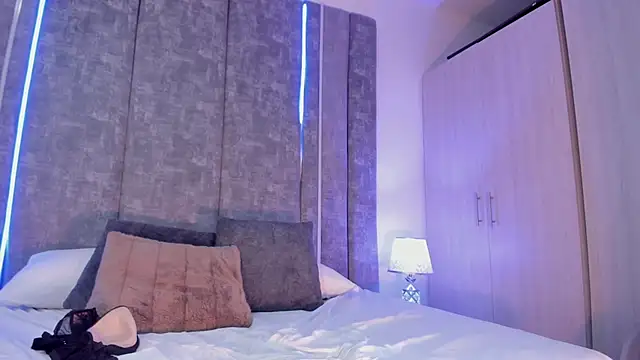 Snapshot of MadelineJones chatting on February 2025 11:01:02 PM MadelineJones online show from February 2025 11:01:02 PM