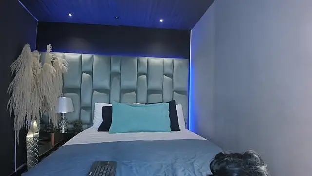 Snapshot of MadelineJones chatting on September 2025 09:06:02 PM MadelineJones online show from September 2025 09:06:02 PM