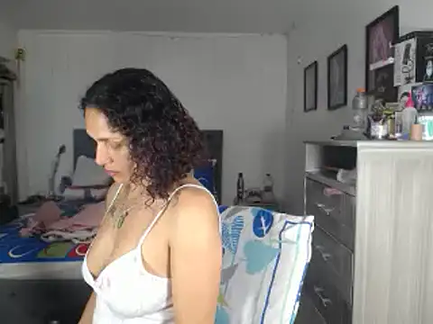 Snapshot of Corina_hot chatting on December 2024 07:50:01 AM Corina hot online show from December 2024 07:50:01 AM