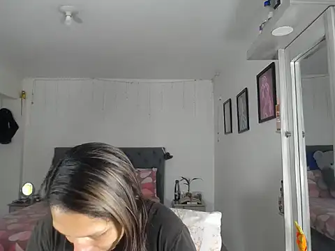 Snapshot of Corina_hot chatting on October 2025 08:51:01 PM Corina hot online show from October 2025 08:51:01 PM