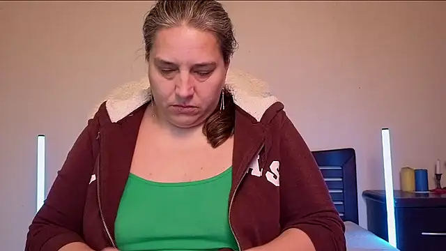 Snapshot of Niter chatting on November 2025 01:30:02 AM Niter online show from November 2025 01:30:02 AM