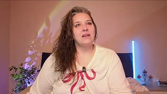 Snapshot of Niter chatting on April 2026 12:00:02 AM Niter online show from April 2026 12:00:02 AM