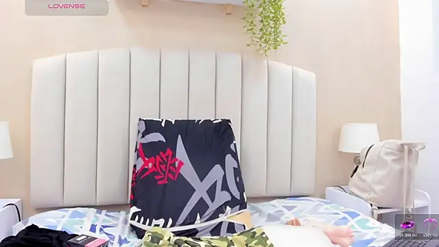 Mia thompson 19 online show from February 2026 10:24:02 PM