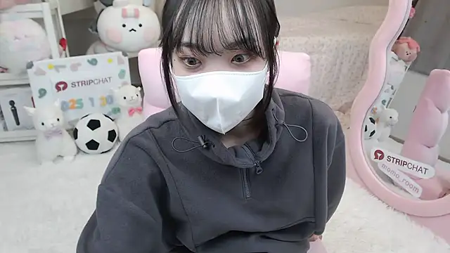 momo room online show from January 2025 01:42:01 PM