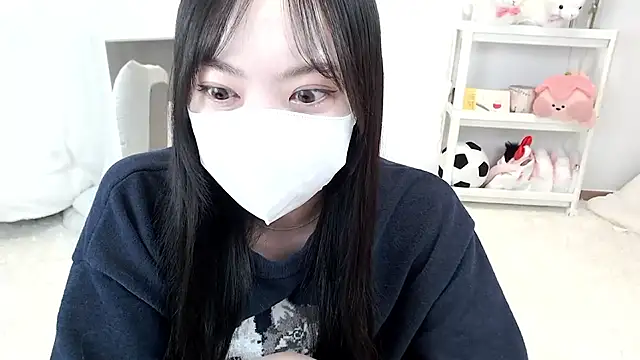 momo room online show from April 2026 11:02:02 AM